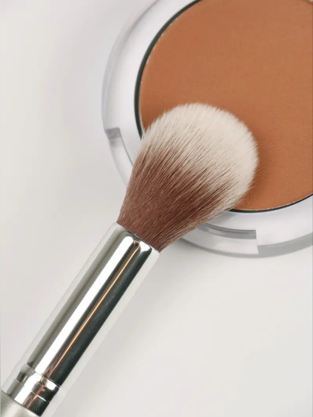 PÜR Cosmetics ✨ Blurring Powder Brush (old version)